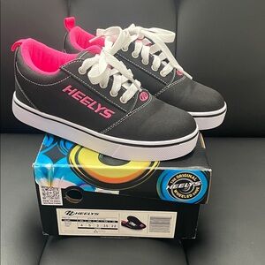 Heelys Pro Skate Shoe Black/Pink Roller Shoes Youth SZ 4 MSRP $59.99